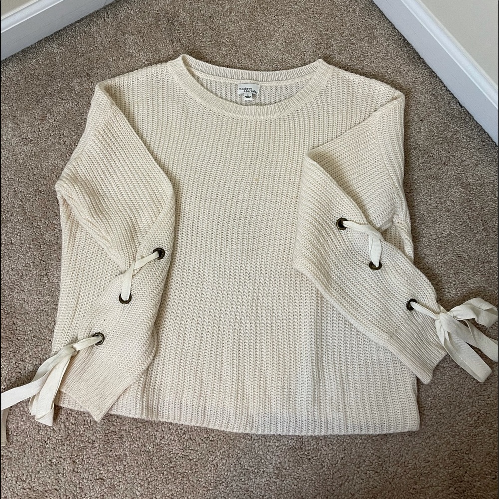 Madison & Berkeley crew neck with tie sleeve detail